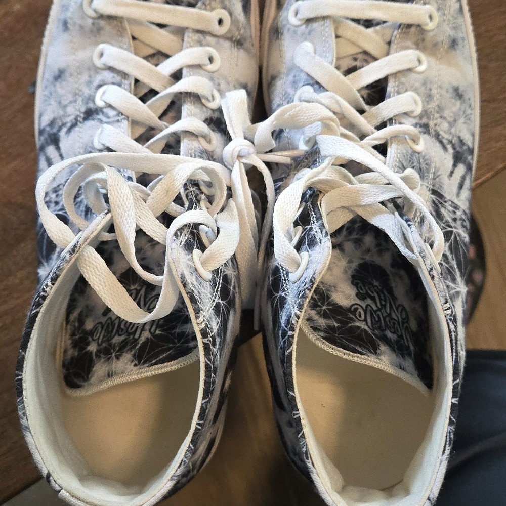 Yes WE vibe Mandolin Black and White High-Top Sneakers - Picture 4 of 5